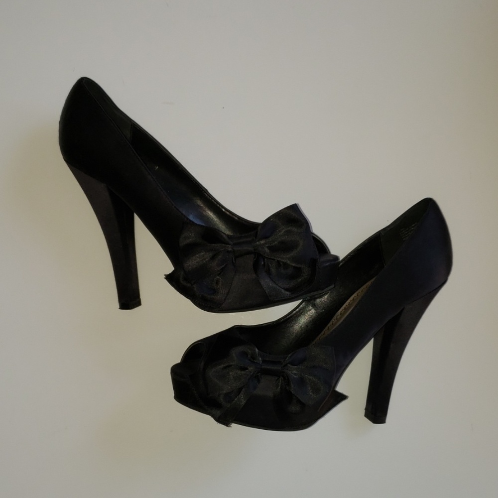 BP Platinum Satin Bow High Heel - 7.5